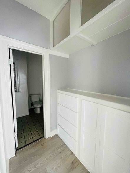 Building Photo - 240 S Reeves Dr