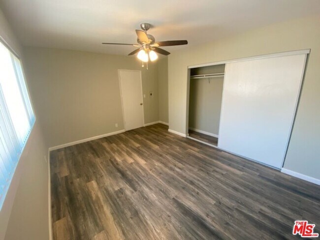 Building Photo - 7925 Vineland Ave
