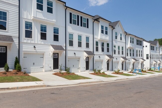 Building Photo - Newly Constructed 4bd/3.5ba Minutes From Airport and Under 2 Mi. From Downtown Hapeville!