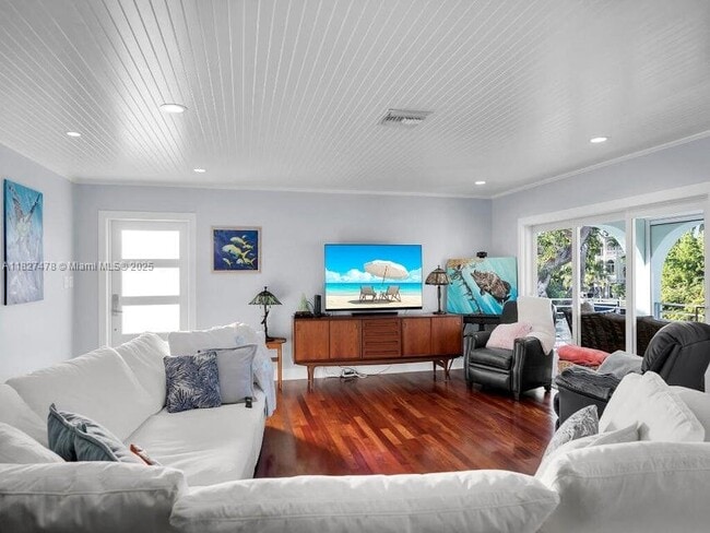 Building Photo - 232 W Seaview Dr