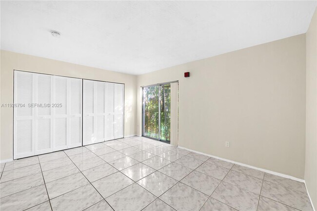 Building Photo - 16215 NE 18th Ct