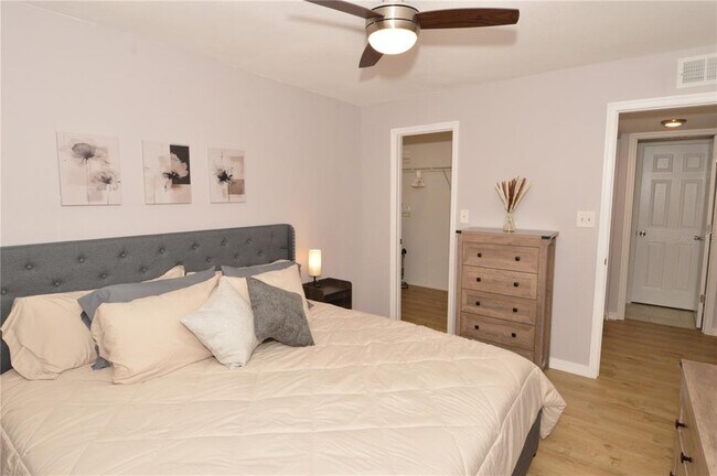 Building Photo - 8653 Fancy Finch Dr