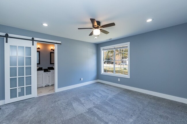 Building Photo - Three Bedroom Home!