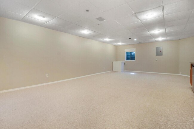 Building Photo - 407 Ballard Dr