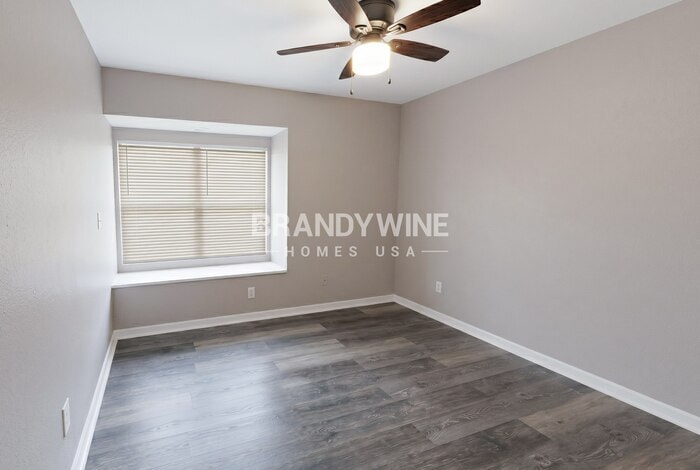 Building Photo - 2406 S Lake Ave