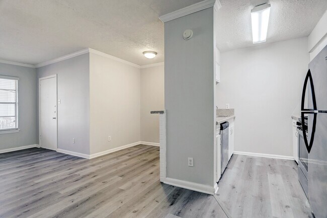 Building Photo - 1645 W Main St