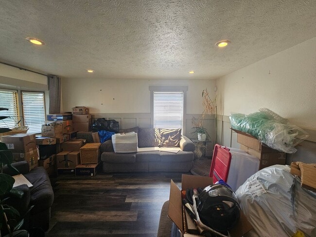 Building Photo - Beautiful Home in the Spokane