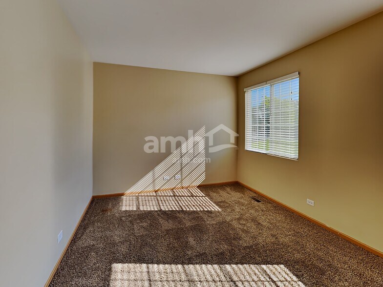 Building Photo - 39861 Waterloo Dr