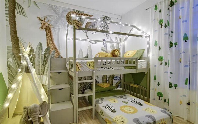 Building Photo - 8103 Coconut Palm Way