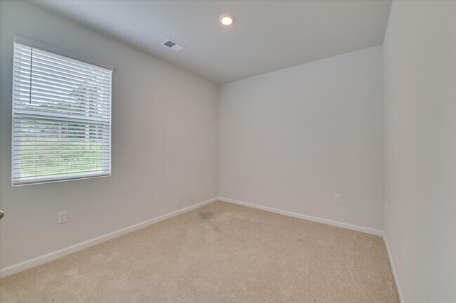 Building Photo - 842 Feldspar