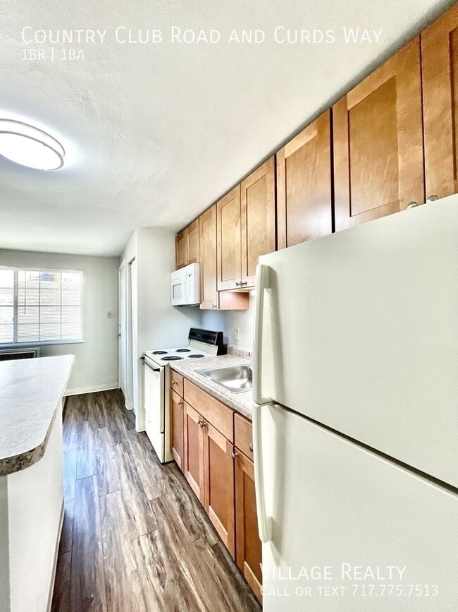 Building Photo - 671 Country Club Rd