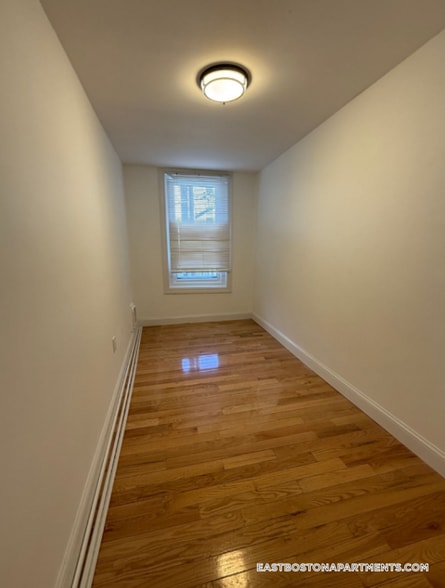 Building Photo - 20 Chelsea St