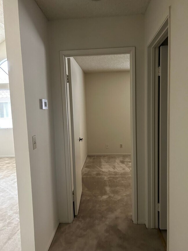 Building Photo - 4121Waln - L