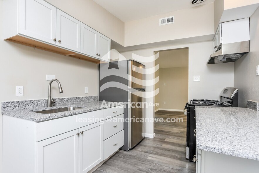 Building Photo - 830 St Anthony Ln