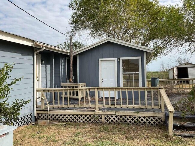Building Photo - 5589 County Rd 469