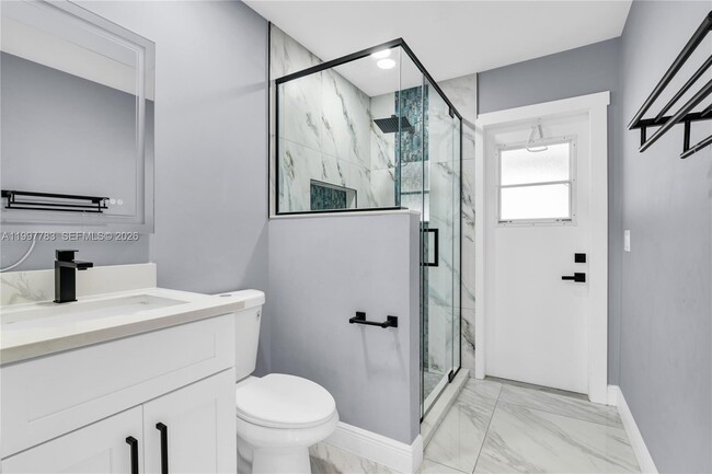 Building Photo - 702 NW Orchid St