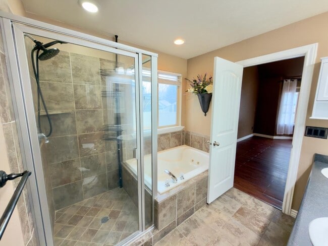 Building Photo - 317 W Farmside Dr