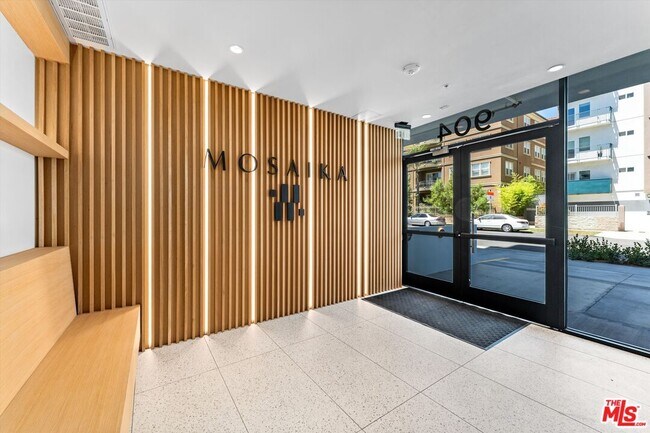 Building Photo - 904 S New Hampshire Ave