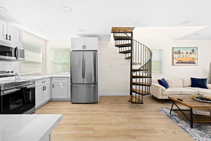 Building Photo - 4603 N Ocean Blvd