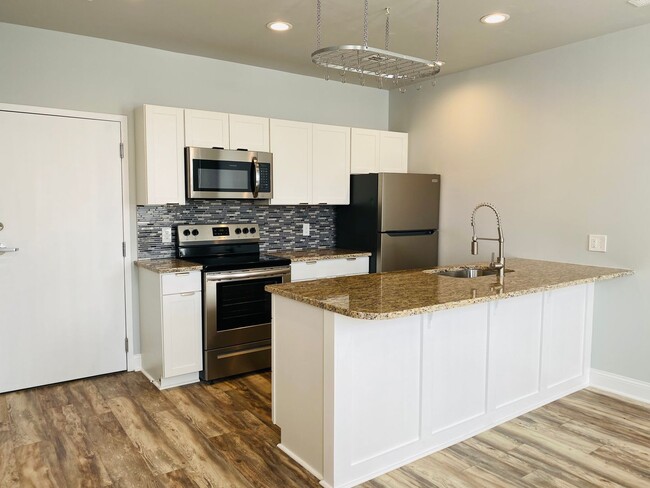 Building Photo - 3001 W Cary St