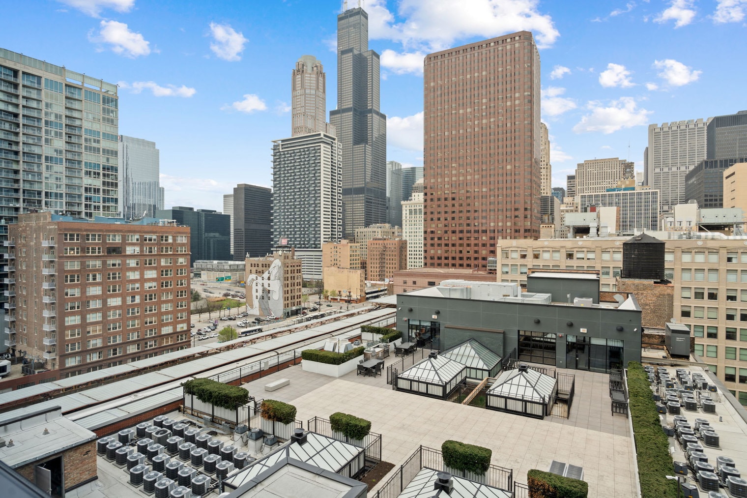 Building Photo - 633 S LaSalle St