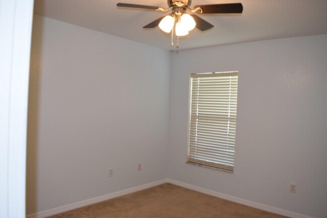 Building Photo - 1074 SW Janar Ave