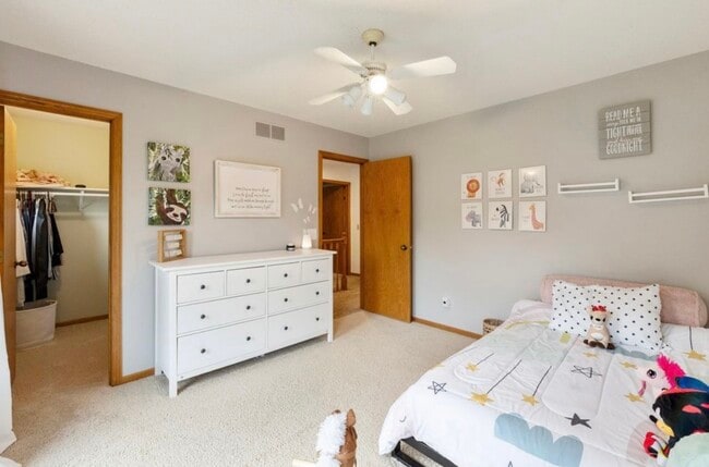 Building Photo - 1389 Camelback Dr