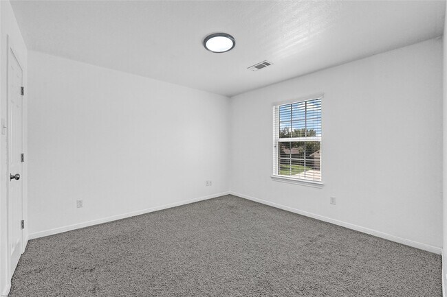 Building Photo - 19762 Swan Valley Dr