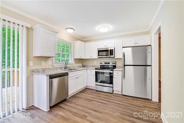 Building Photo - 3735 Somerset Dr