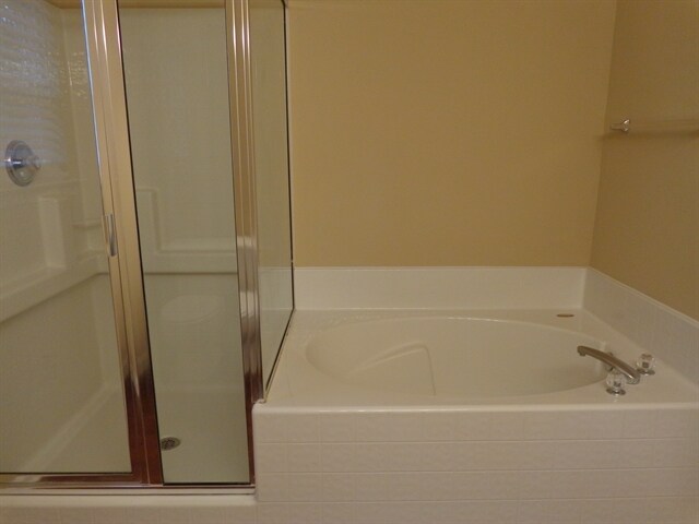Building Photo - 263 Silver Brook Cir