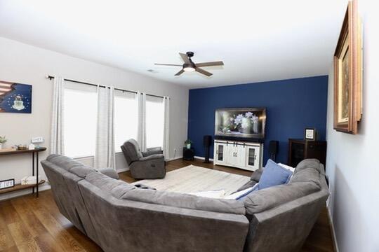 Building Photo - 3260 Matthews Dr