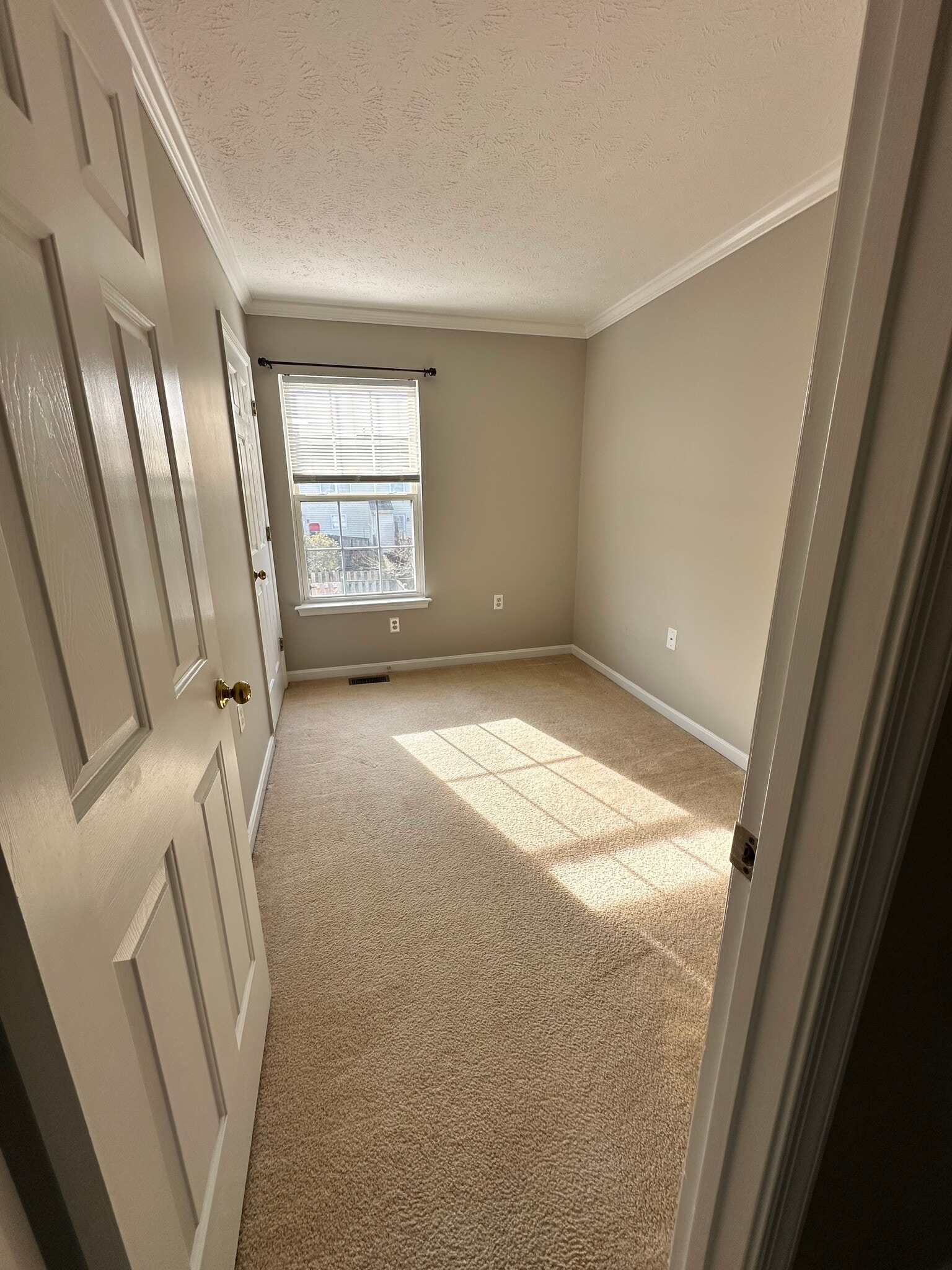 upstairs bedroom 3 - 104 Barrington Ln