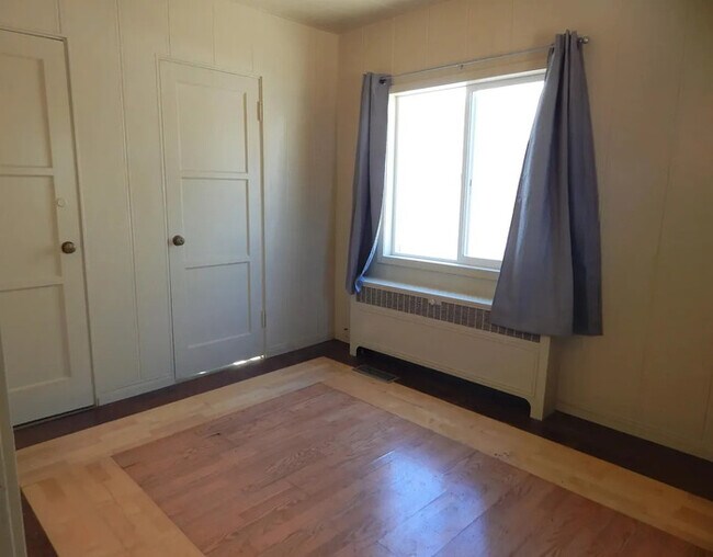 Building Photo - Bright 3-Bedroom Home Near UNR with Internet, Laundry and 3 Parking Spaces