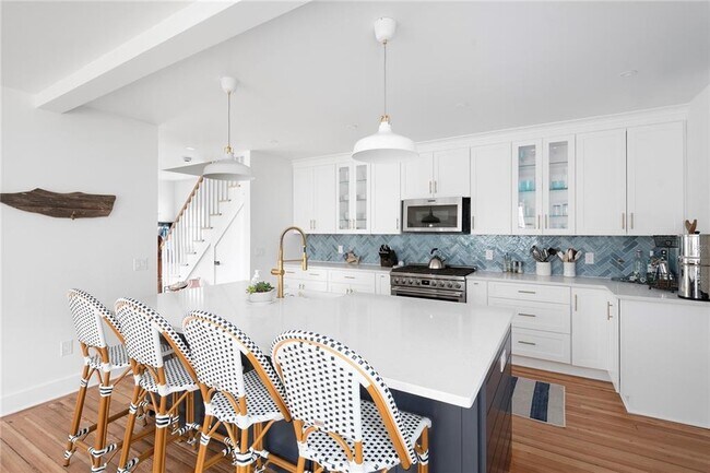 Building Photo - 69 Connection St