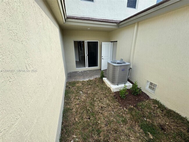 Building Photo - 26422 SW 148th Ct