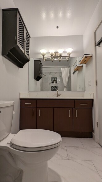 Primary Bathroom - 701 Galer St