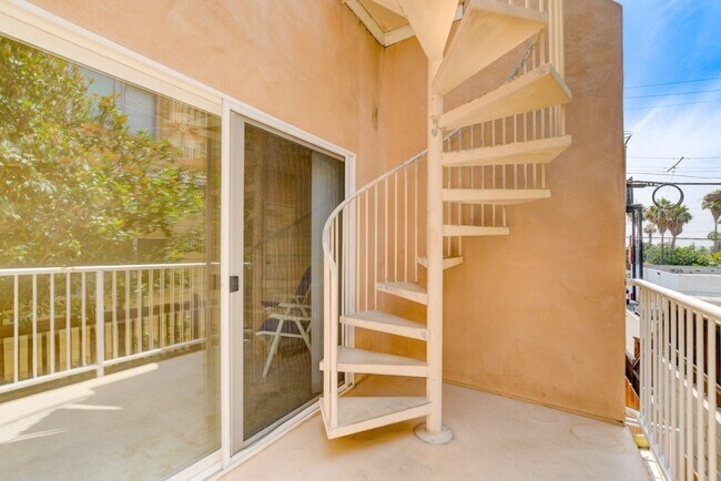 Building Photo - 1939 Felspar St