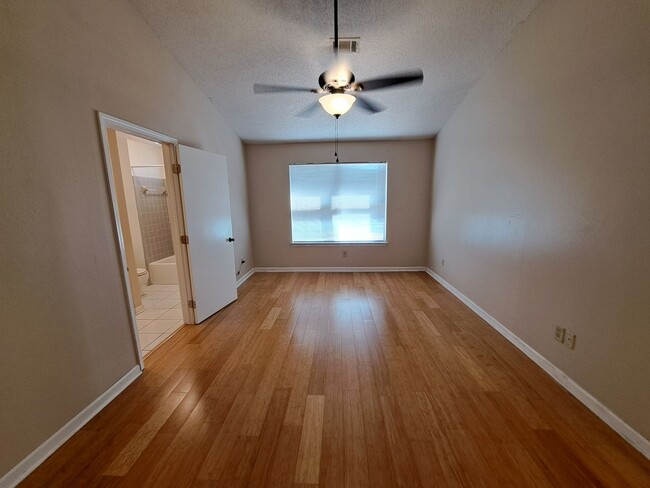 Building Photo - Remodeled 3BR/2BA home in great central lo...