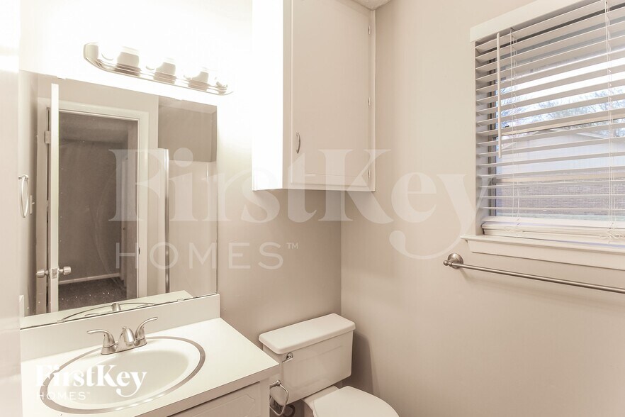 Building Photo - 202 Carolyn Dr