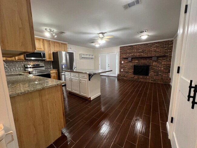 Building Photo - 723 Clark Dr