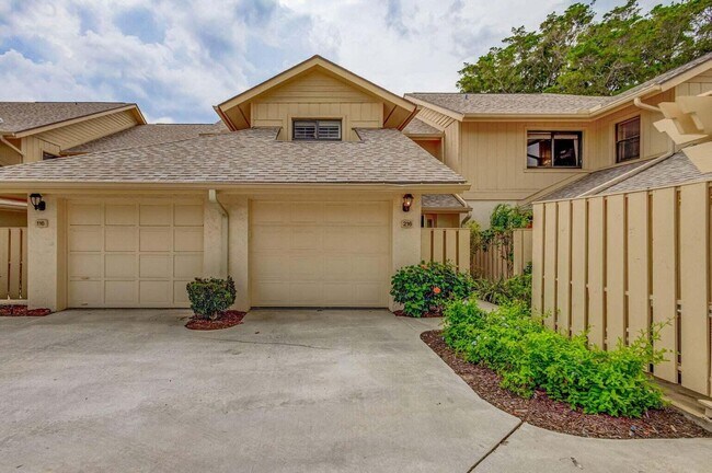 Building Photo - 17138 Waterbend Dr