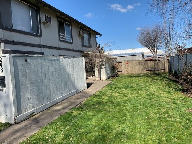 Building Photo - 248 W Clark St