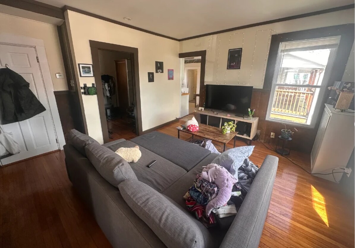 Building Photo - 543 Broadway