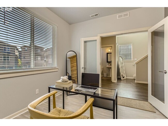 Building Photo - Modern Comfort in Happy Valley – 3BD/2.5BA...