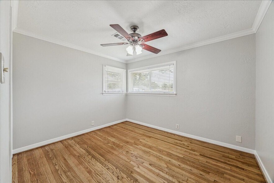 Building Photo - 4118 Gardendale Dr