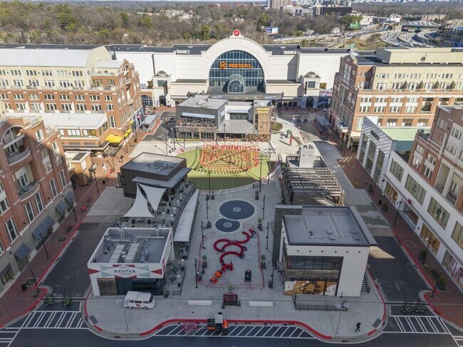 Building Photo - 230 18th St NW