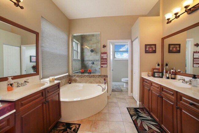 Building Photo - 8933 Alexandra Cir