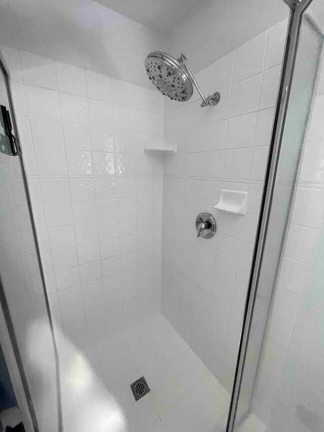 Building Photo - BEAUTIFUL FOUR BEDROOM TWO AND A HALF BATH HOME!