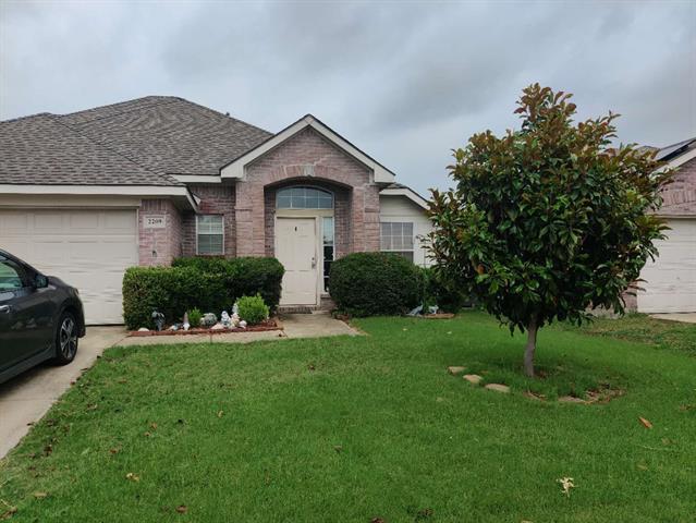 Primary Photo - 2209 Spruce Cir