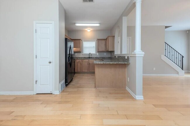 Building Photo - 162 Island Bluff Dr
